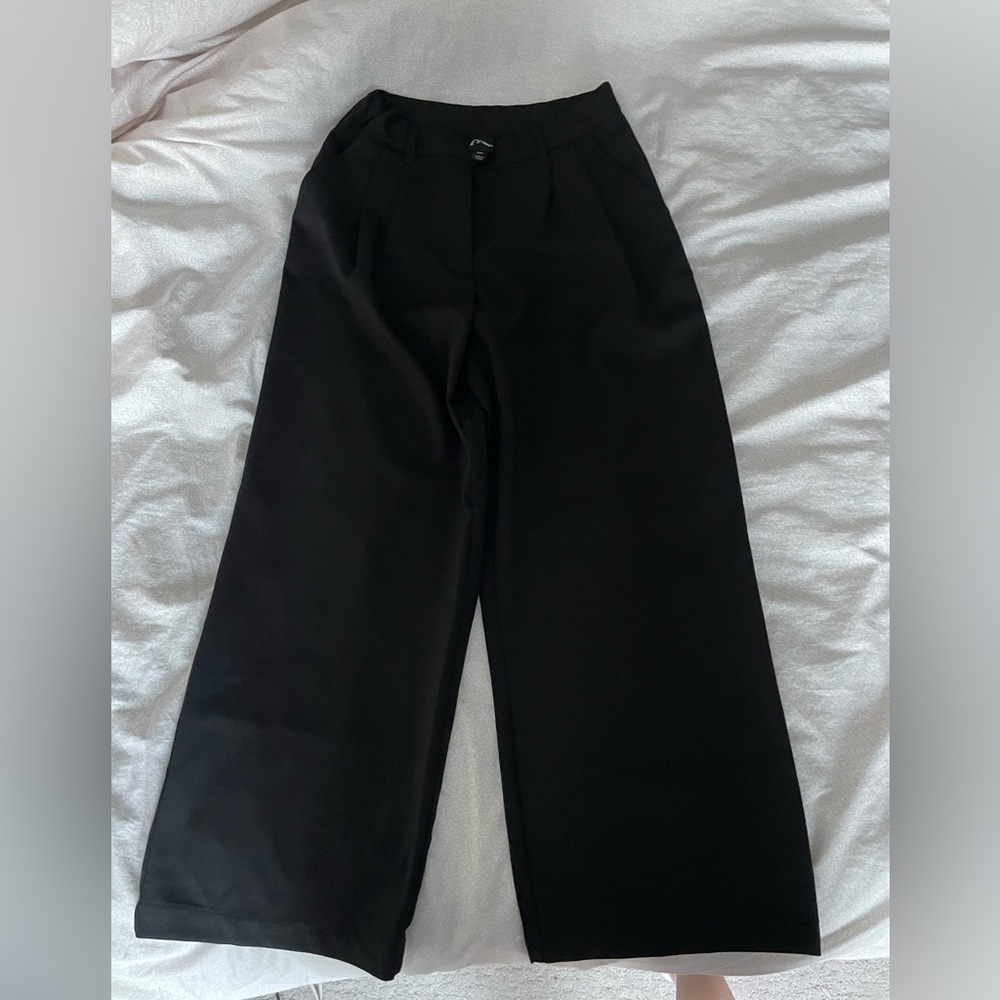 Art class pleated girls dress pants. M8. Black. 92%poly,8% span. Wore 3 hrs.